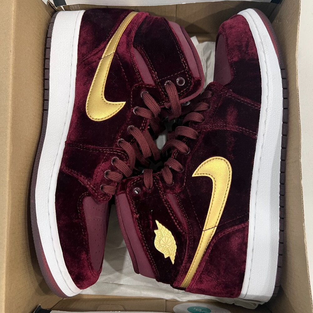 Nike Air Jordan 1 Heiress Velvet Maroon Womens Size 10 (8.5Y)